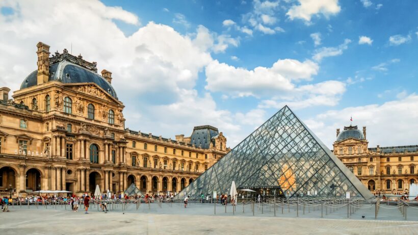 Louvre Müzesi'nde Kaybolmak: Efsanevi Sanat Eserlerini Keşfedin! 2024